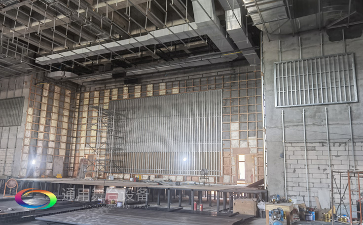 通用舞臺廣西桂醫(yī)報告廳阻燃幕布項目竣工并投入使用，為學(xué)校教學(xué)科研、人才培養(yǎng)提供更好的服務(wù)!